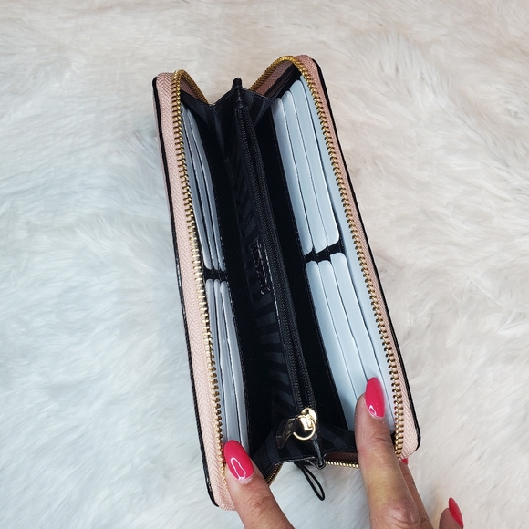 Victoria Secret - Wallet - Picture 5 of 7